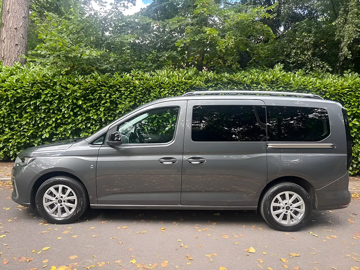 Used 2023 Ford Grand Tourneo Connect Titanium Graphite Grey - Interior and Exterior details 5