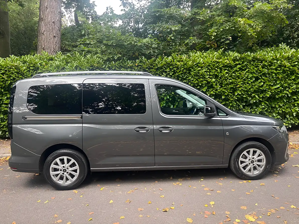 Used 2023 Ford Grand Tourneo Connect Titanium Graphite Grey - Interior and Exterior details 7