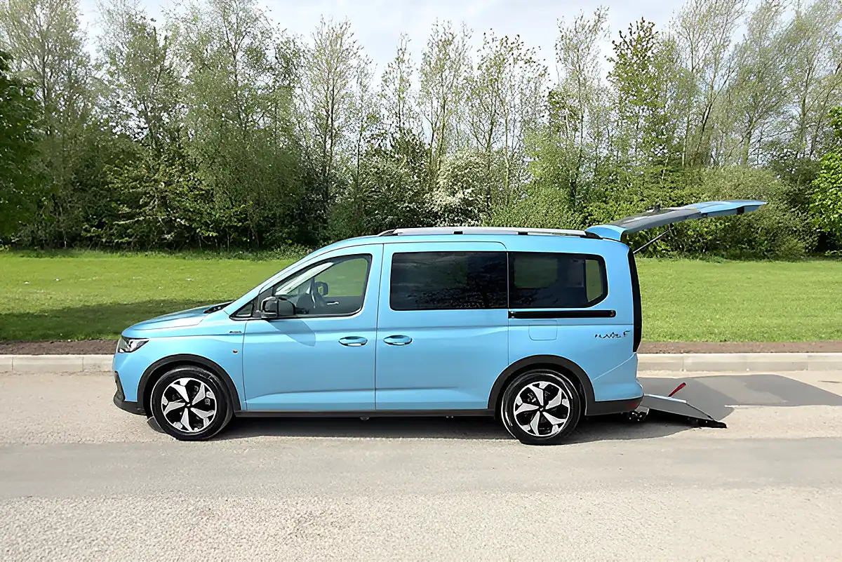 Used 2023 Ford Grand Tourneo Connect Titanium GT Boundless Blue - Interior and Exterior details 3