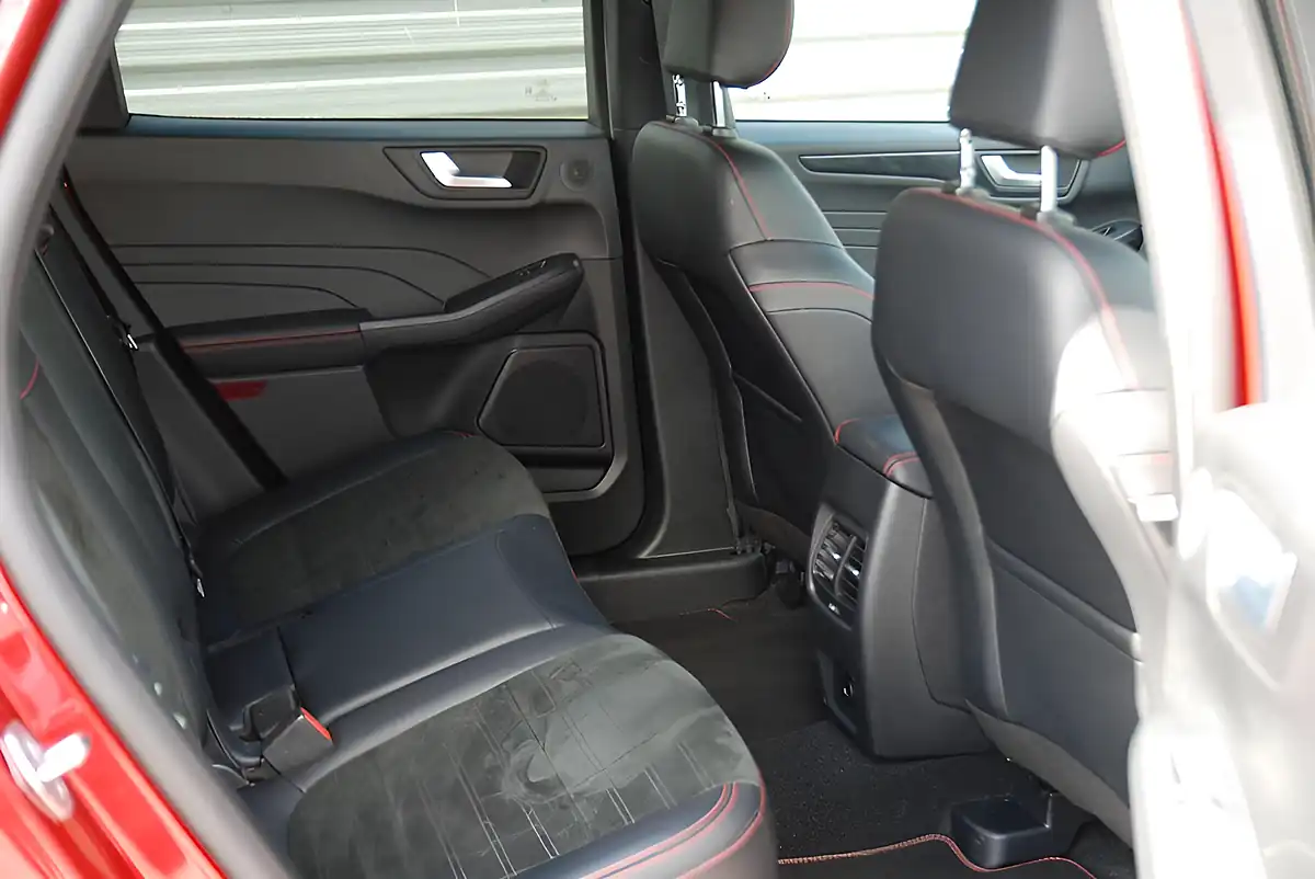 Used 2023 Ford Kuga ST-Line Edition Red - Interior and Exterior details 8