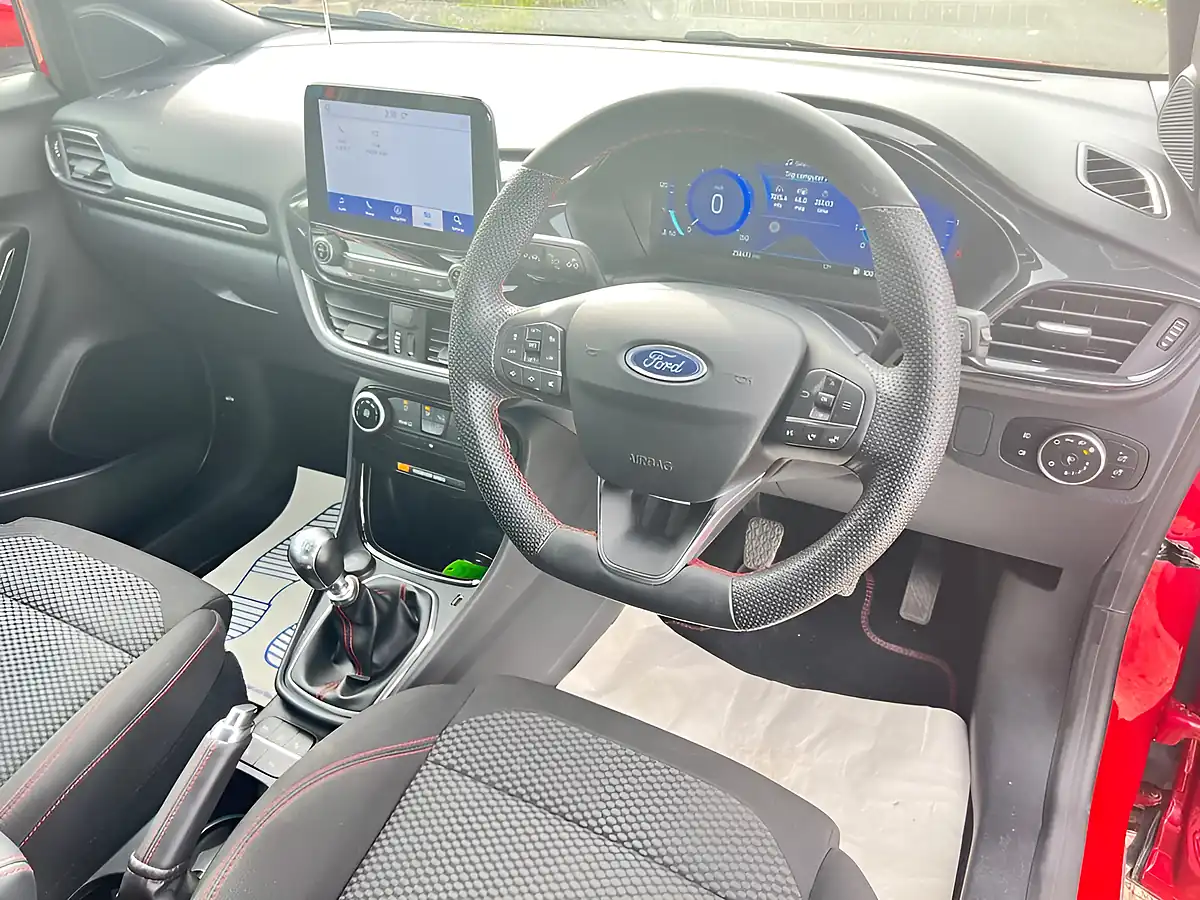 Used 2023 Ford Puma ST-Line Red - Interior and Exterior details 8