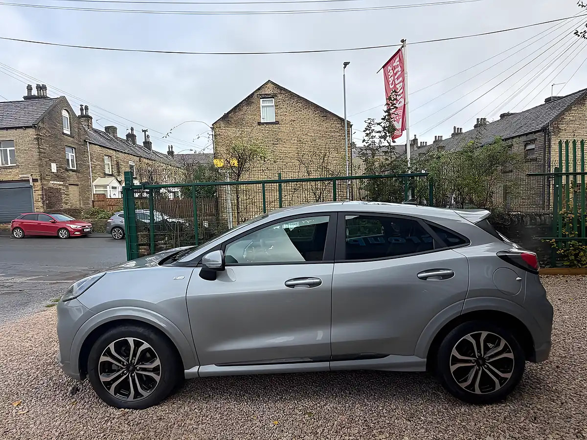 Used 2023 Ford Puma ST-Line Silver - Interior and Exterior details 9