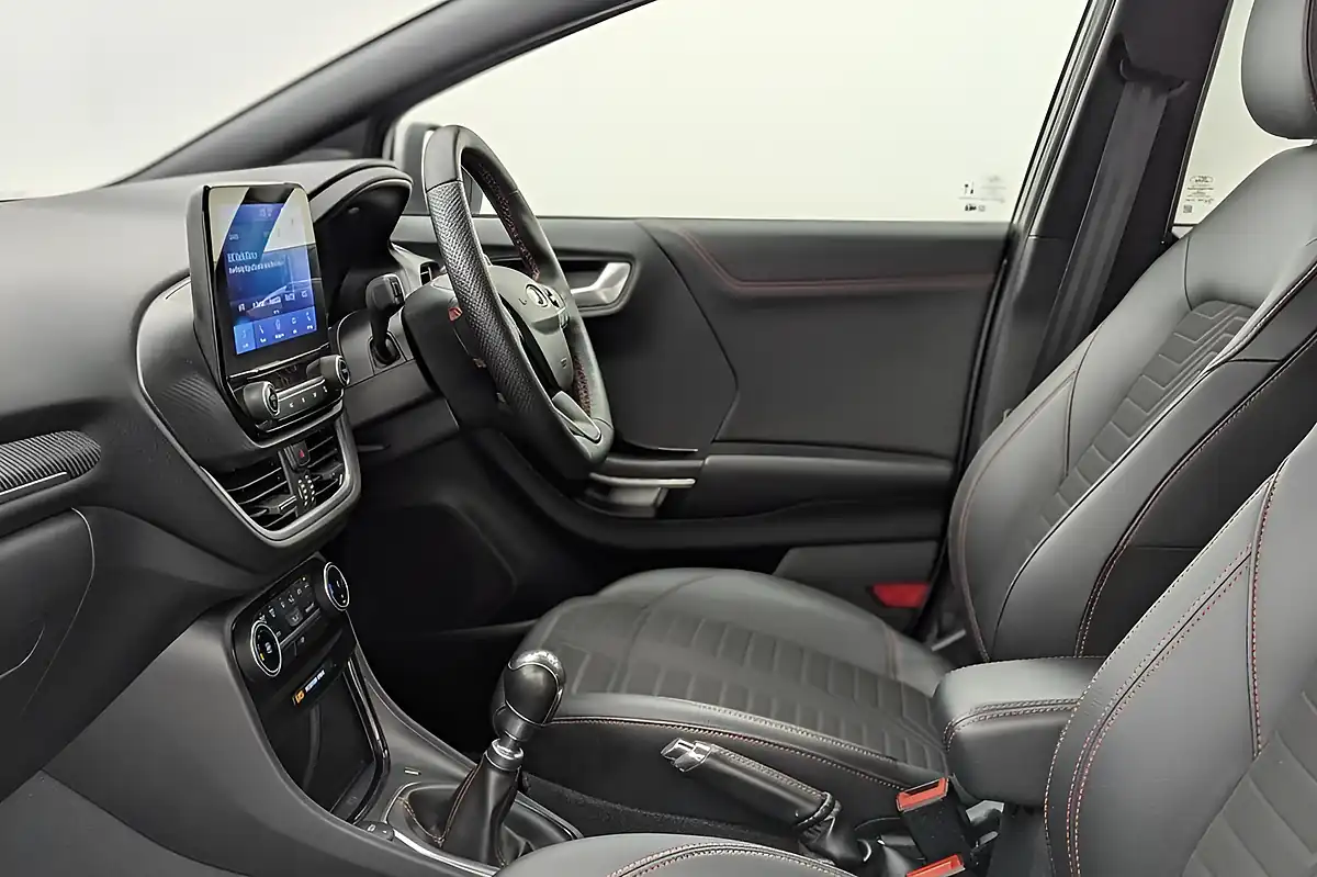 Used 2023 Ford Puma ST-Line X Silver - Interior and Exterior details 12