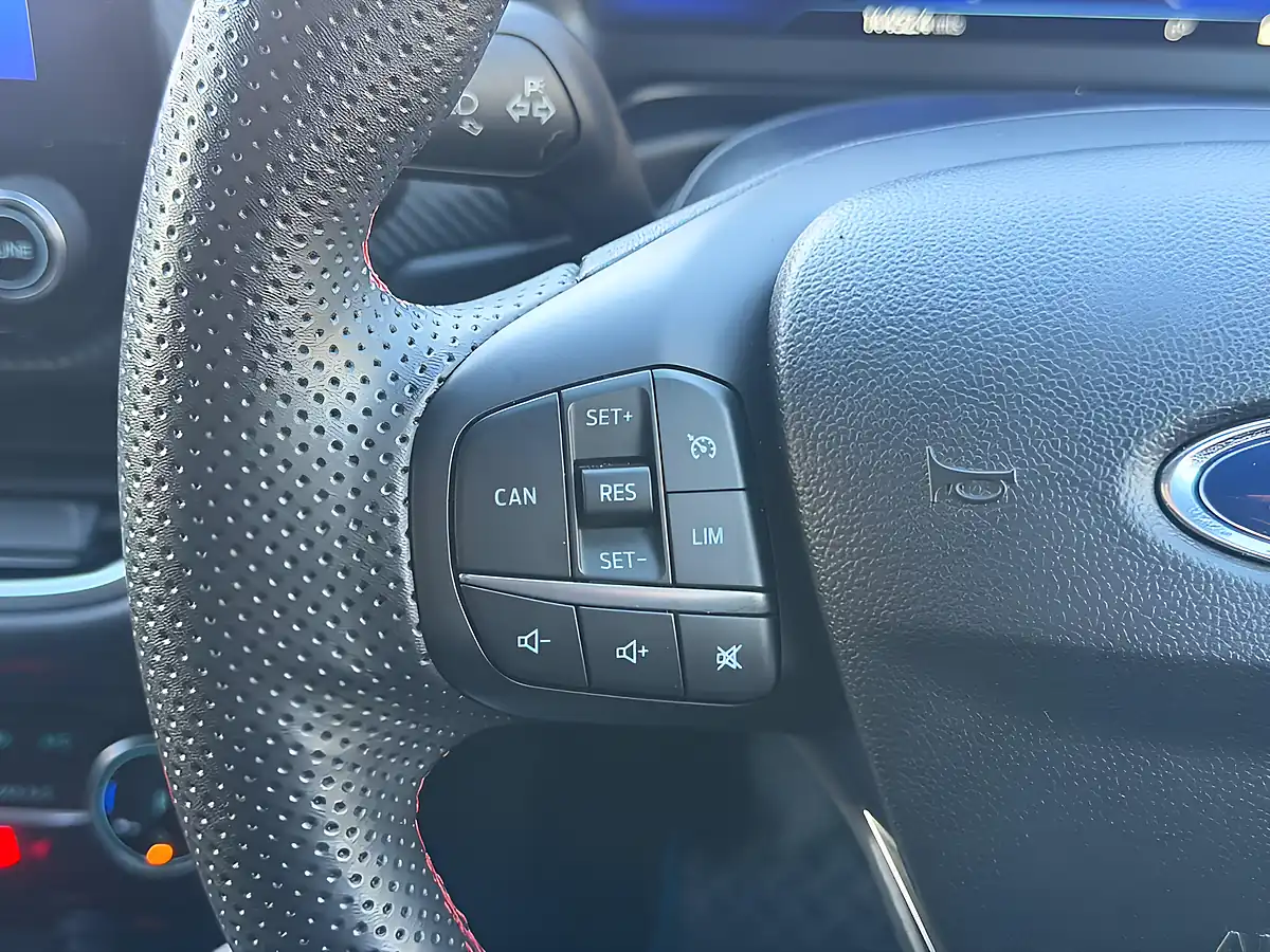 Used 2023 Ford Puma ST-Line X Silver - Interior and Exterior details 18