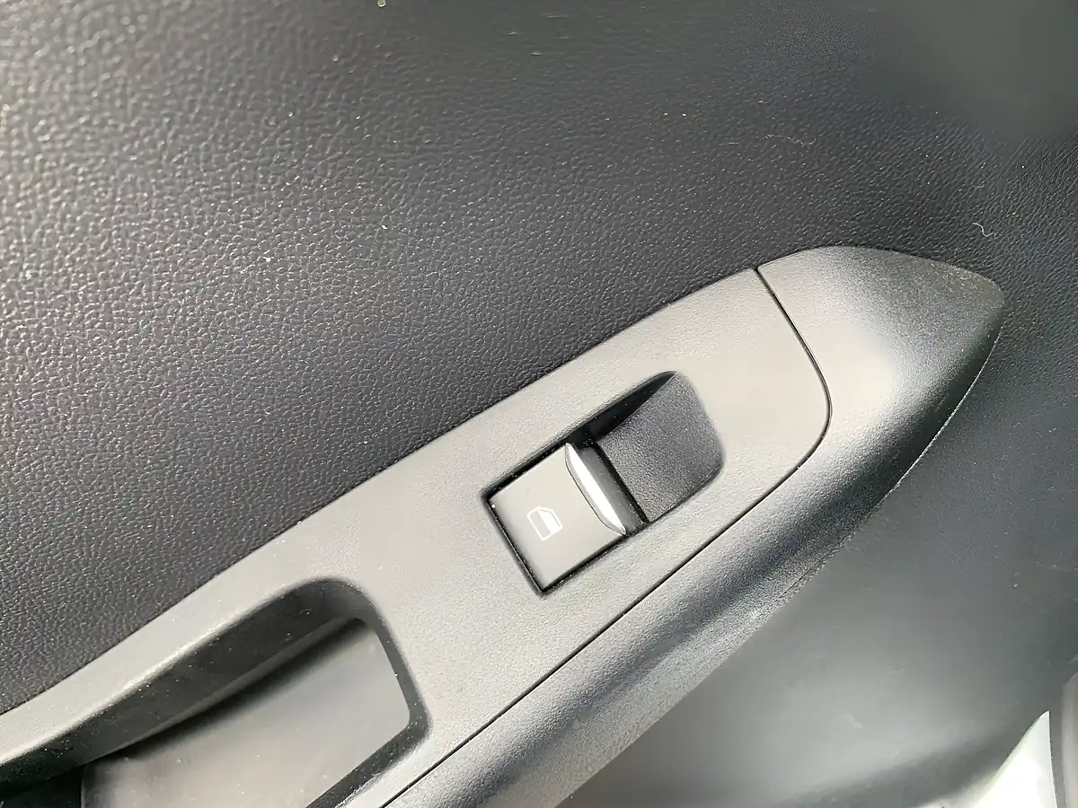 Used 2023 Ford Puma Titanium White - Interior and Exterior details 18