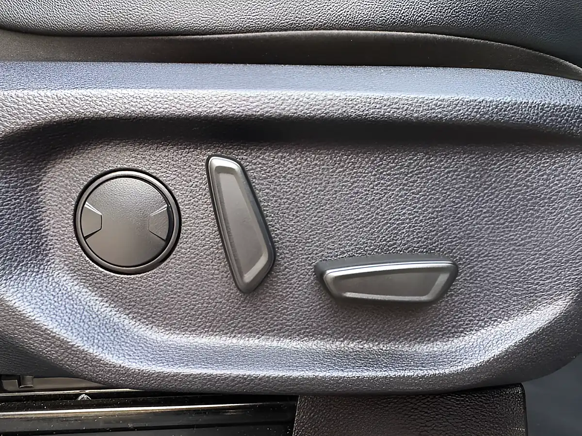 Used 2023 Ford Ranger Wildtrak Black - Interior and Exterior details 16