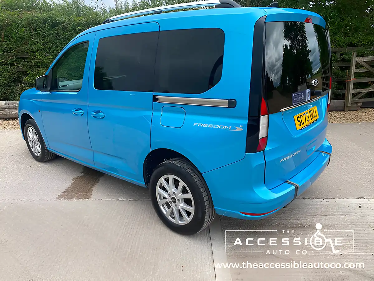 Used 2023 Ford Tourneo Connect Titanium Blue - Interior and Exterior details 3