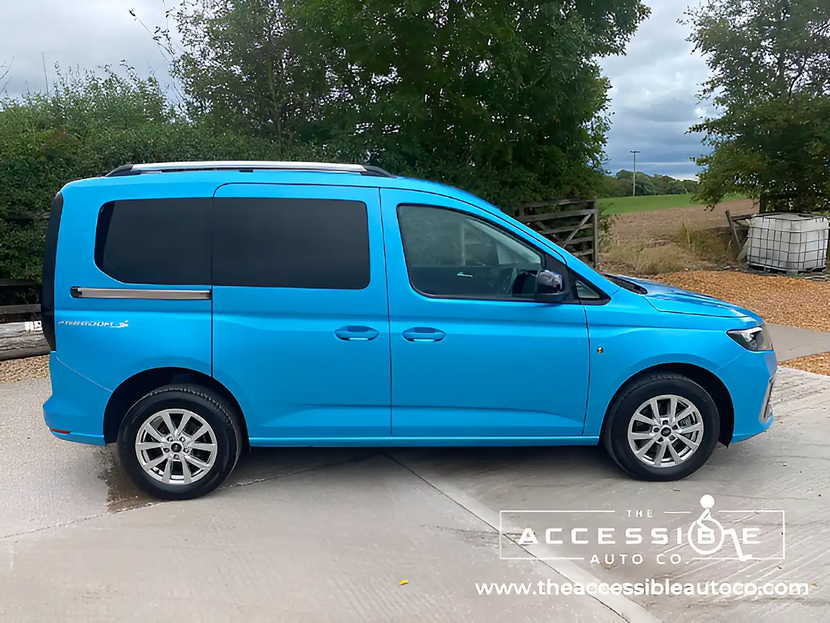 Used 2023 Ford Tourneo Connect Titanium Blue - Interior and Exterior details 4