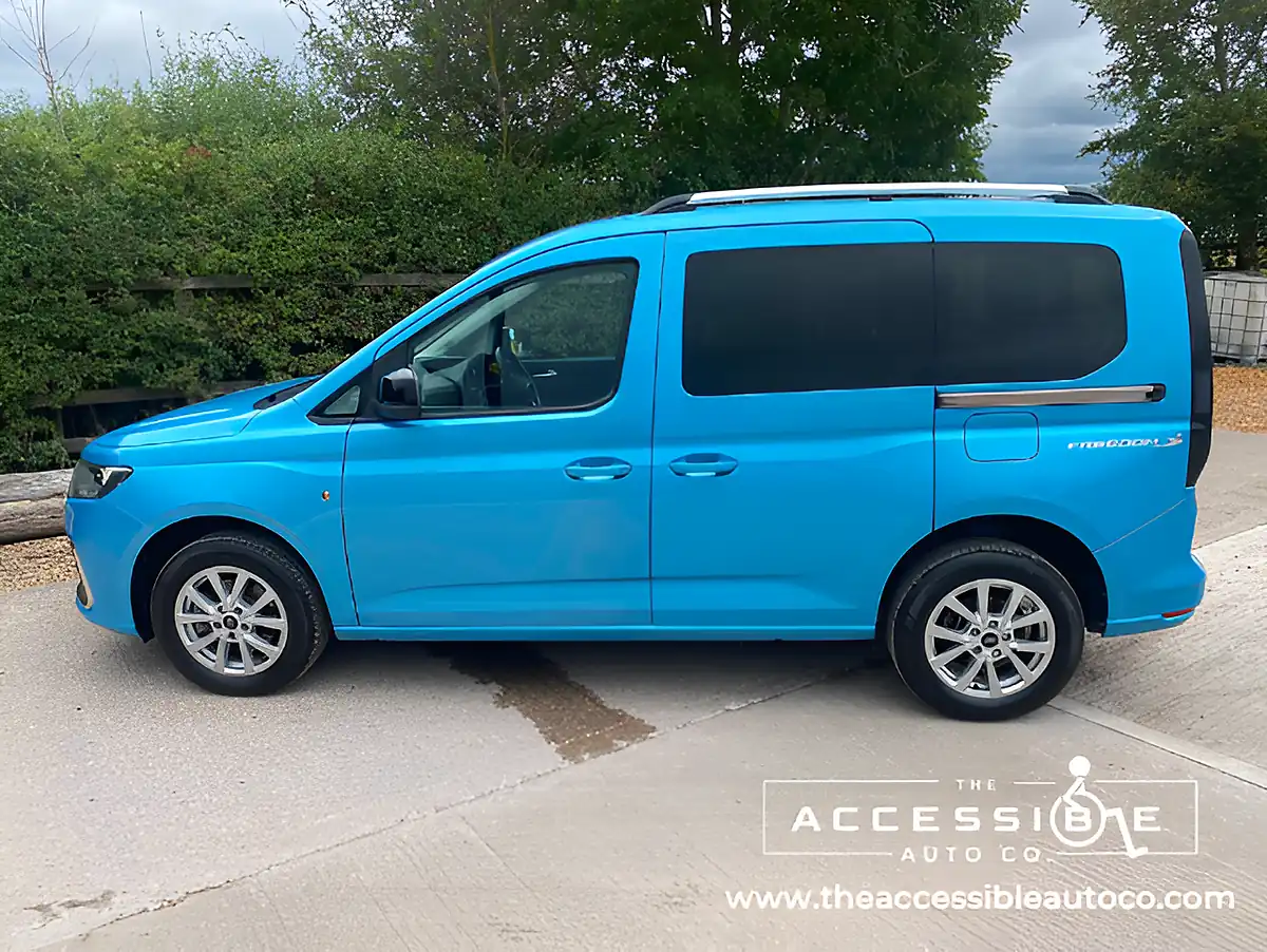 Used 2023 Ford Tourneo Connect Titanium Blue - Interior and Exterior details 5