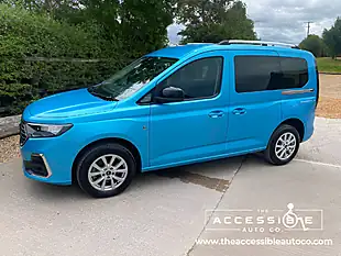 Used 2023 Ford Tourneo Connect Titanium Blue - Interior and Exterior details 6