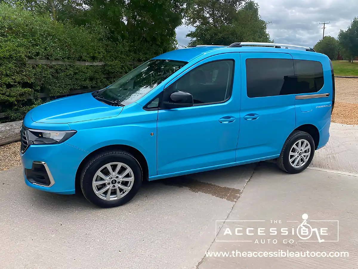 Used 2023 Ford Tourneo Connect Titanium Blue - Interior and Exterior details 6