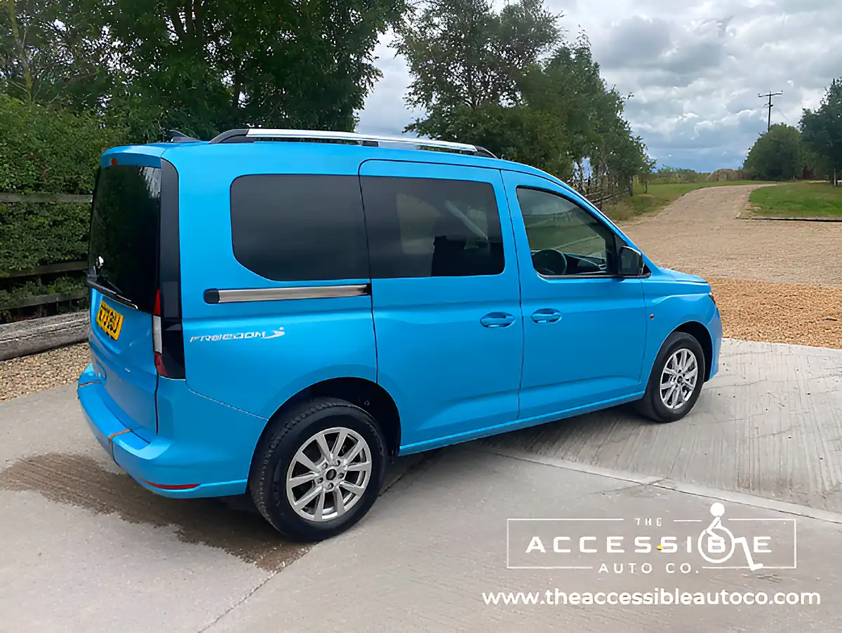 Used 2023 Ford Tourneo Connect Titanium Blue - Interior and Exterior details 7