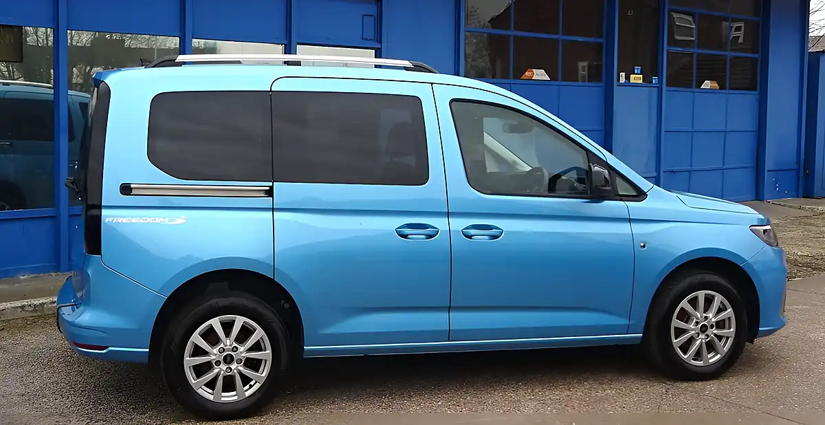 Used 2023 Ford Tourneo Connect Titanium Blue - Interior and Exterior details 12