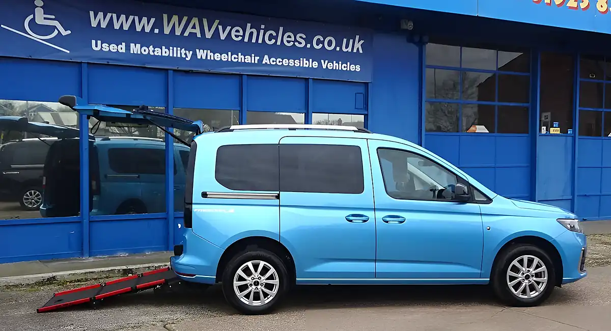 Used 2023 Ford Tourneo Connect Titanium Blue - Interior and Exterior details 13