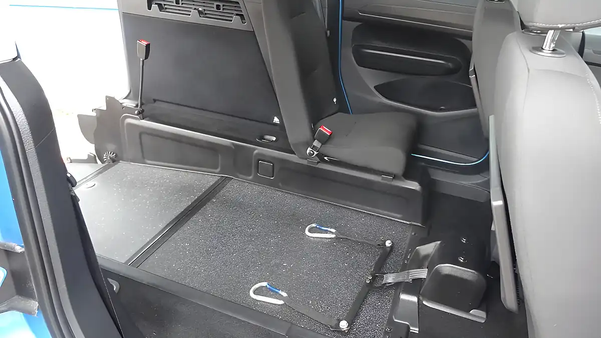 Used 2023 Ford Tourneo Connect Titanium Blue - Interior and Exterior details 14