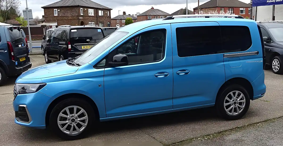 Used 2023 Ford Tourneo Connect Titanium Blue - Interior and Exterior details 18