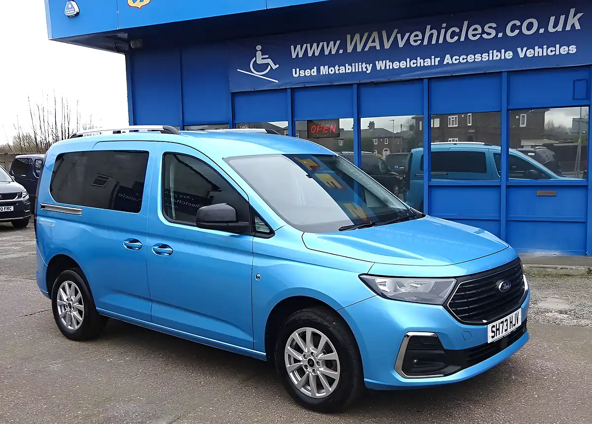 Used 2023 Ford Tourneo Connect Titanium Blue - Interior and Exterior details 19