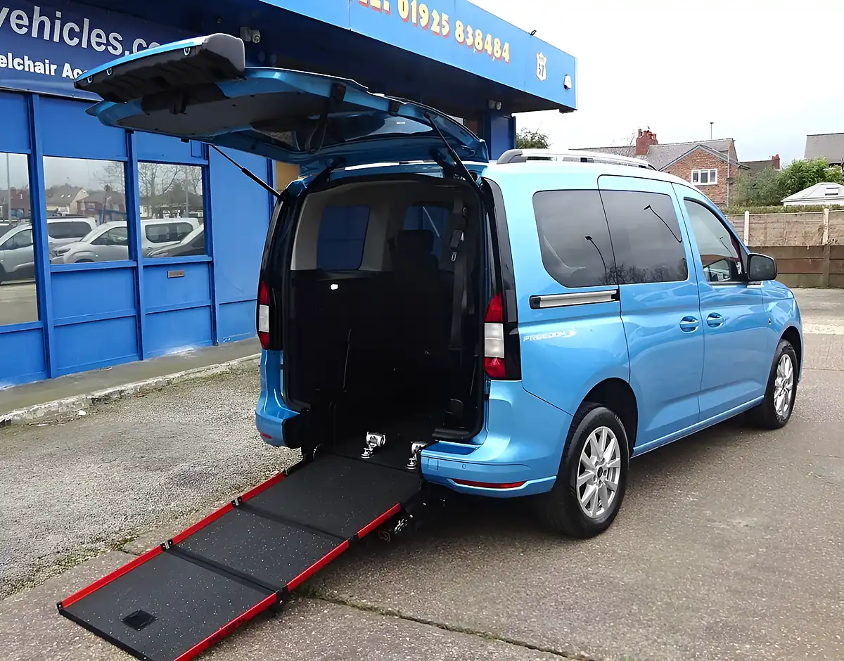 Used 2023 Ford Tourneo Connect Titanium Blue - Interior and Exterior details 20