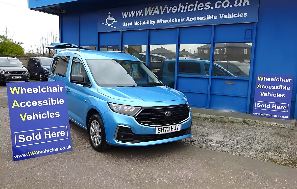 Used 2023 Ford Tourneo Connect Titanium Blue - Interior and Exterior details 3