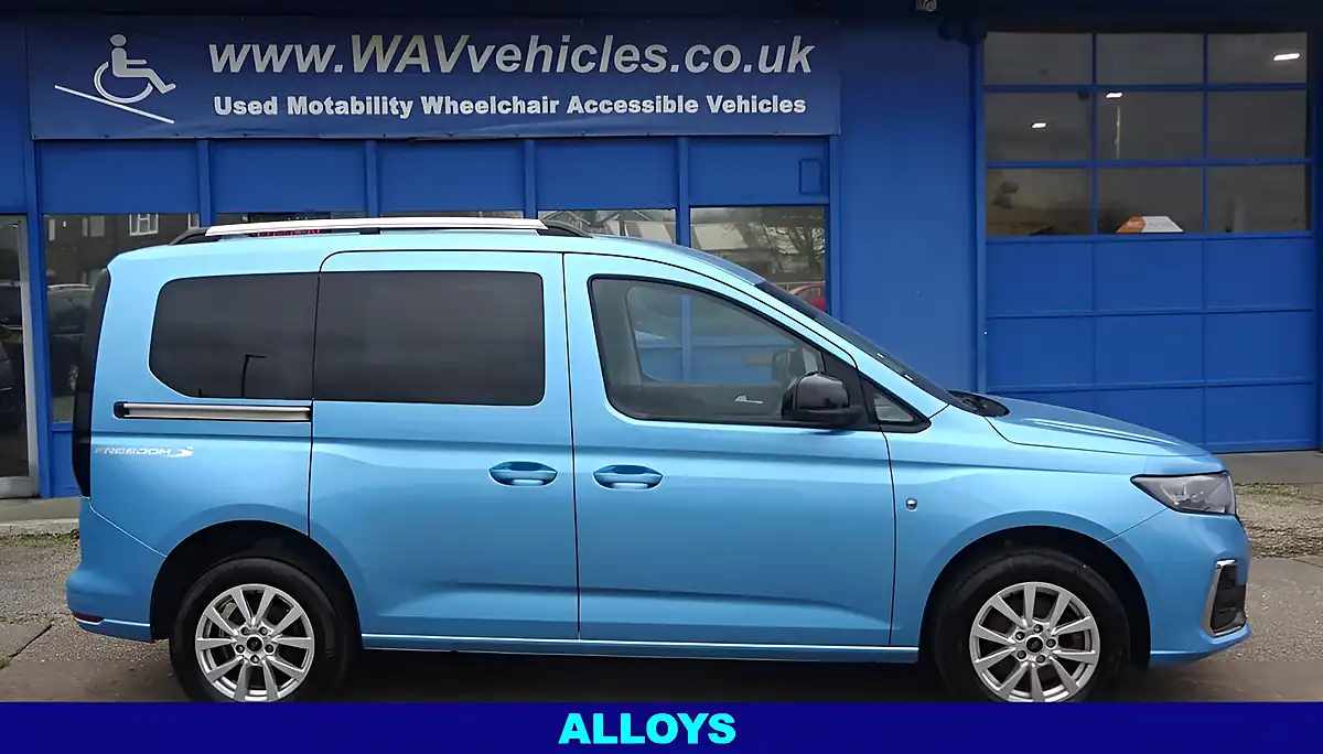 Used 2023 Ford Tourneo Connect Titanium Blue - Interior and Exterior details 5
