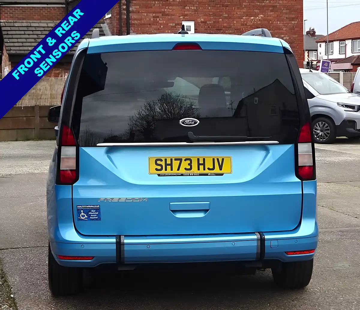 Used 2023 Ford Tourneo Connect Titanium Blue - Interior and Exterior details 7