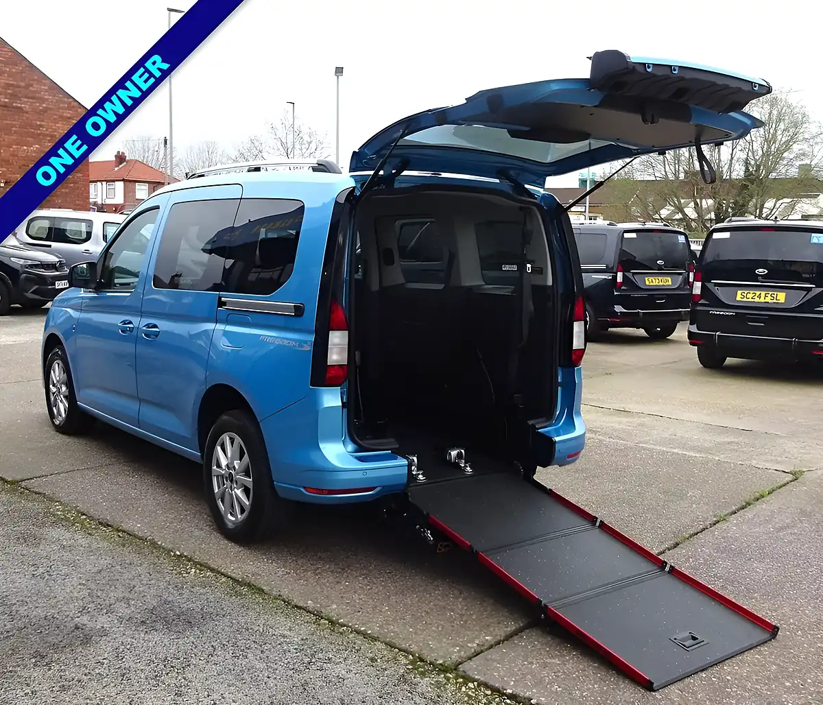 Used 2023 Ford Tourneo Connect Titanium Blue - Interior and Exterior details 8