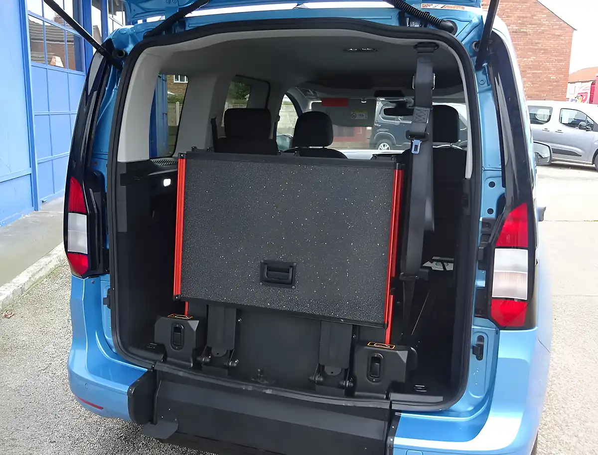 Used 2023 Ford Tourneo Connect Titanium Blue - Interior and Exterior details 9