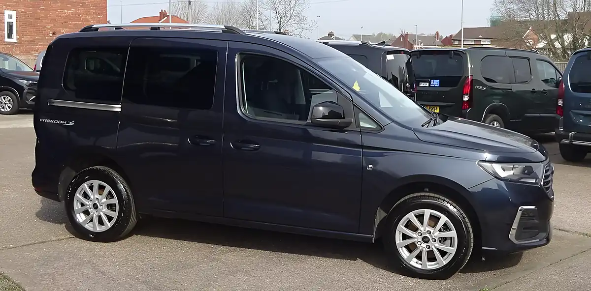 Used 2023 Ford Tourneo Connect Titanium Blue - Interior and Exterior details 16
