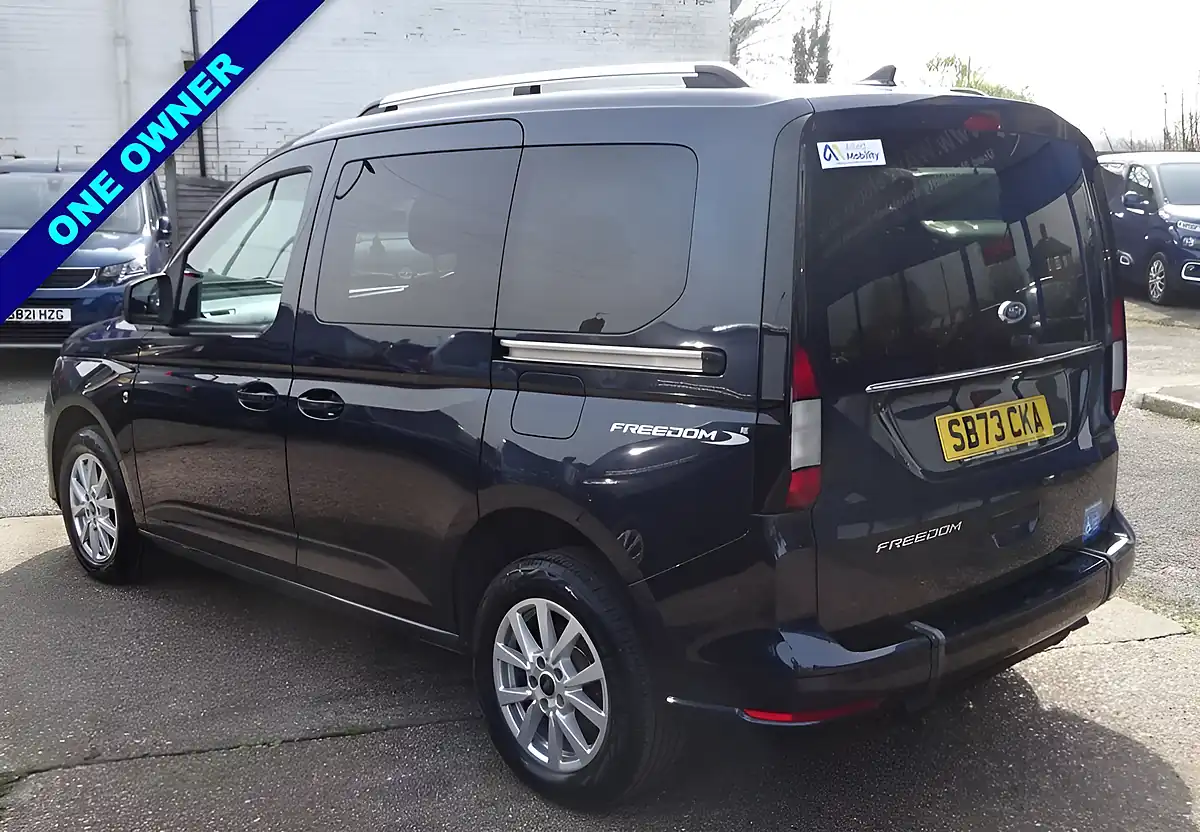 Used 2023 Ford Tourneo Connect Titanium Blue - Interior and Exterior details 6