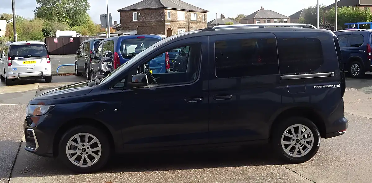 Used 2023 Ford Tourneo Connect Titanium Blue - Interior and Exterior details 15
