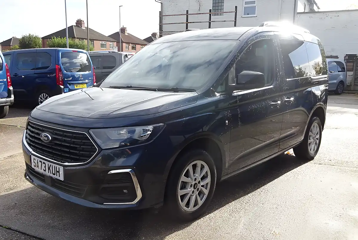 Used 2023 Ford Tourneo Connect Titanium Blue - Interior and Exterior details 16