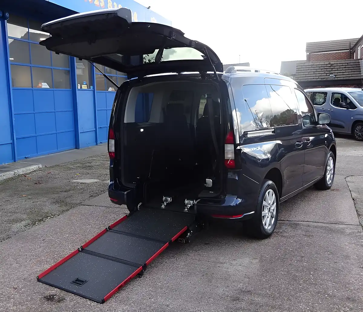 Used 2023 Ford Tourneo Connect Titanium Blue - Interior and Exterior details 18
