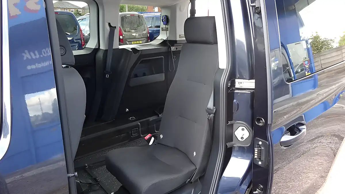 Used 2023 Ford Tourneo Connect Titanium Blue - Interior and Exterior details 19