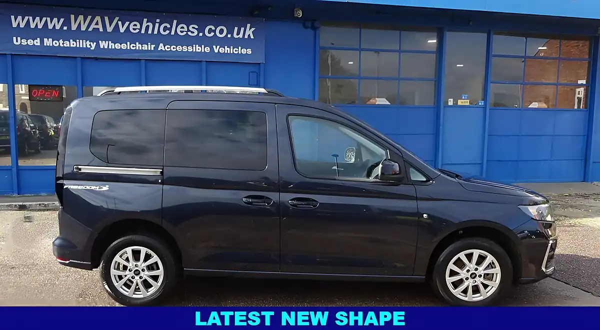 Used 2023 Ford Tourneo Connect Titanium Blue - Interior and Exterior details 6