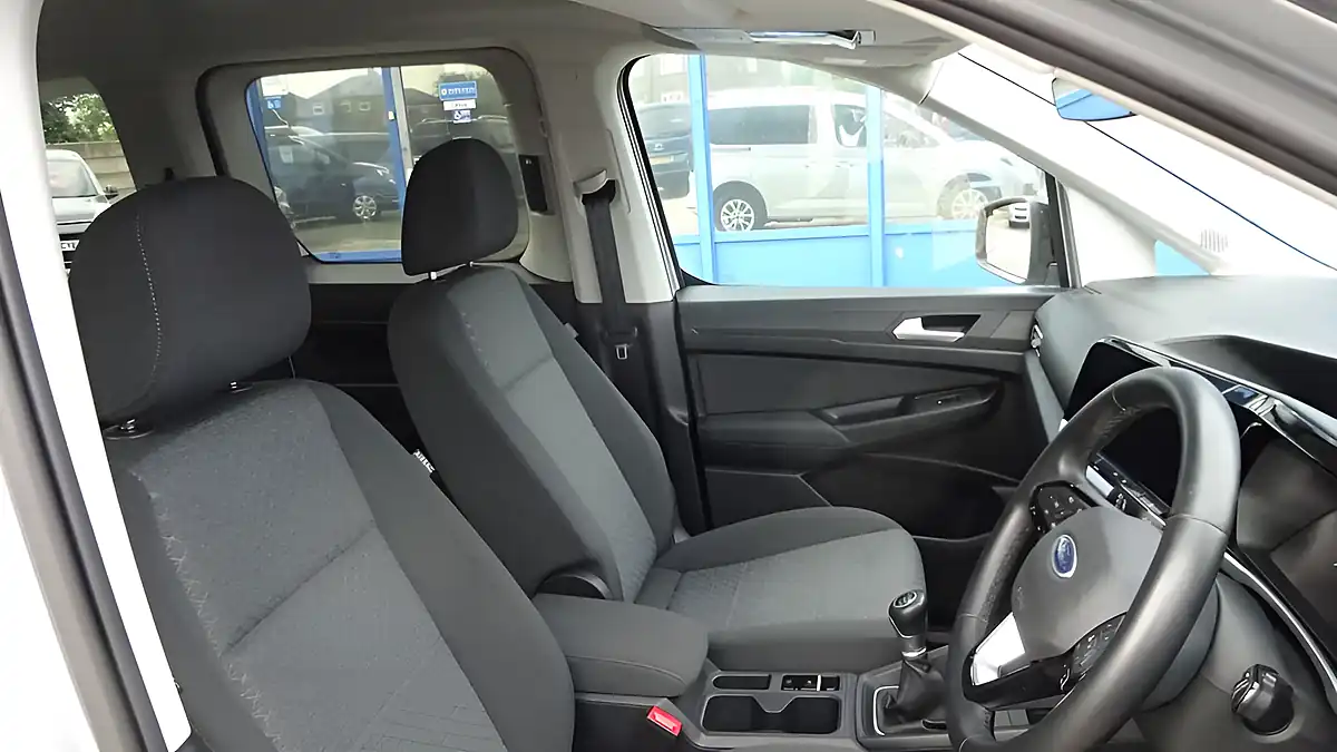 Used 2023 Ford Tourneo Connect Titanium Silver - Interior and Exterior details 18
