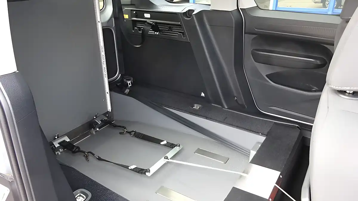 Used 2023 Ford Tourneo Connect Titanium Silver - Interior and Exterior details 20