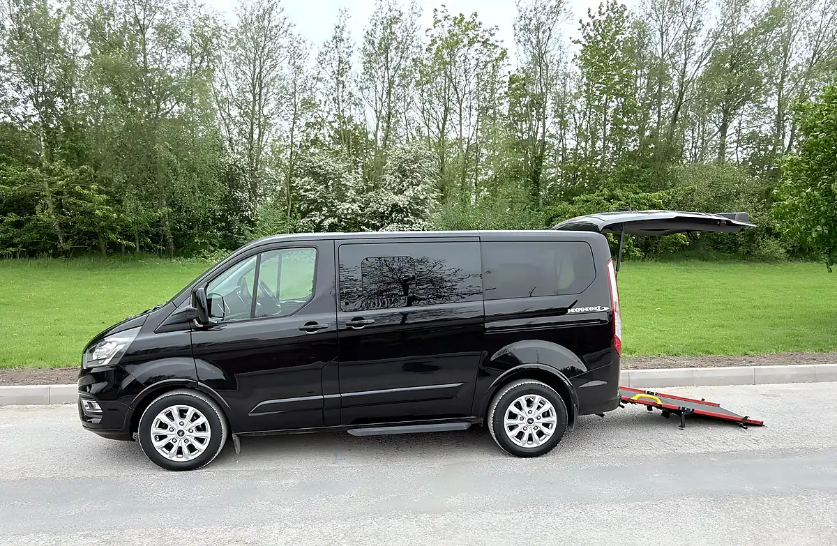 Used 2023 Ford Tourneo Custom Titanium Agate Black - Front View