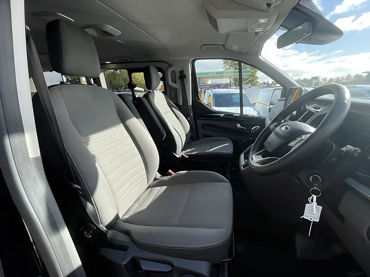 Used 2023 Ford Tourneo Custom Titanium Black - Interior and Exterior details 10
