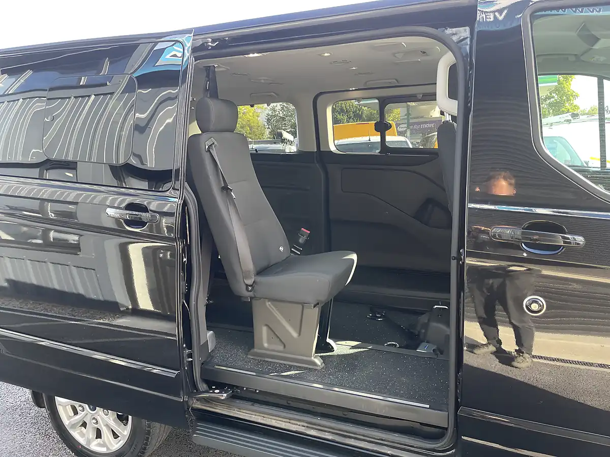 Used 2023 Ford Tourneo Custom Titanium Black - Interior and Exterior details 11