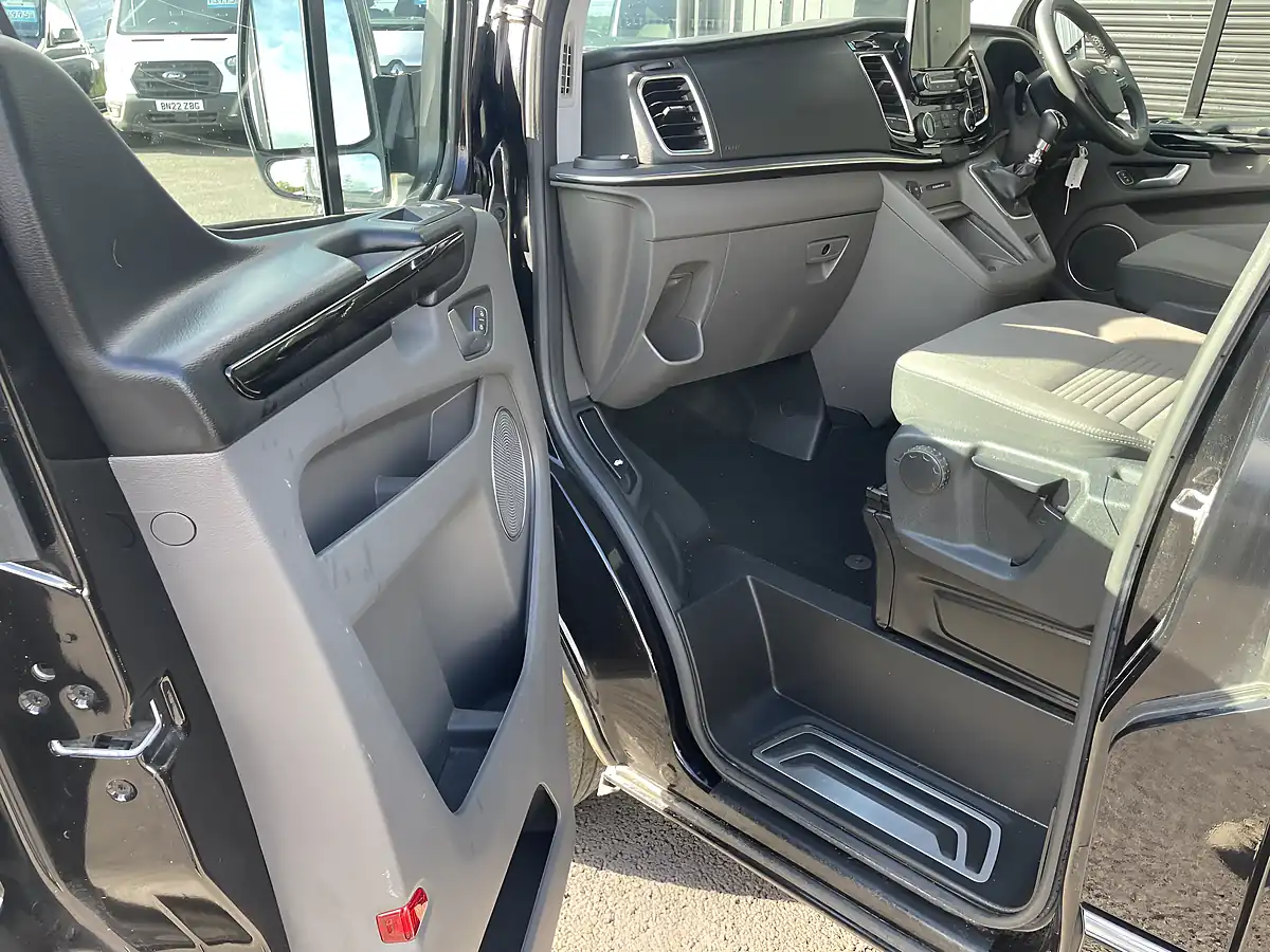 Used 2023 Ford Tourneo Custom Titanium Black - Interior and Exterior details 16