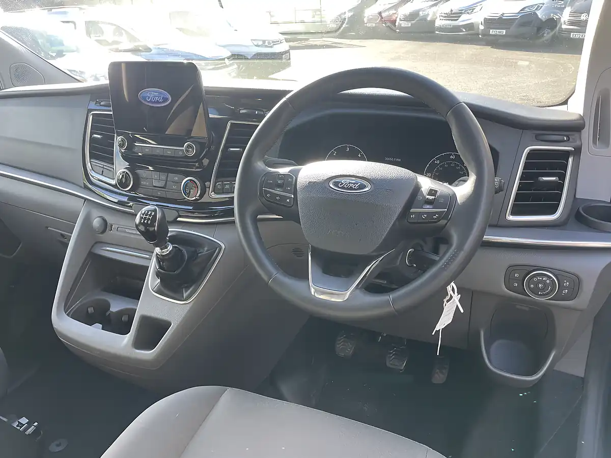 Used 2023 Ford Tourneo Custom Titanium Black - Interior and Exterior details 8