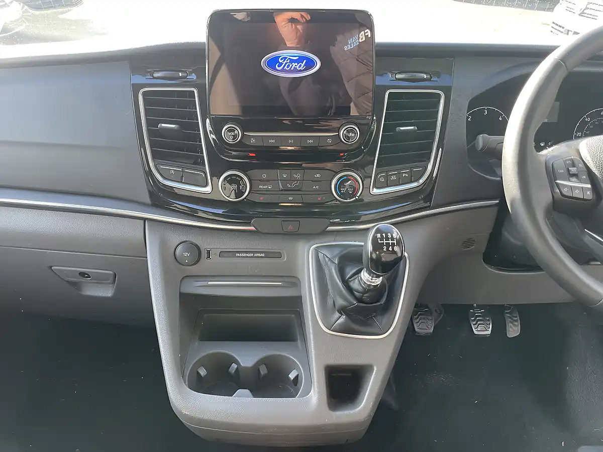 Used 2023 Ford Tourneo Custom Titanium Black - Interior and Exterior details 9