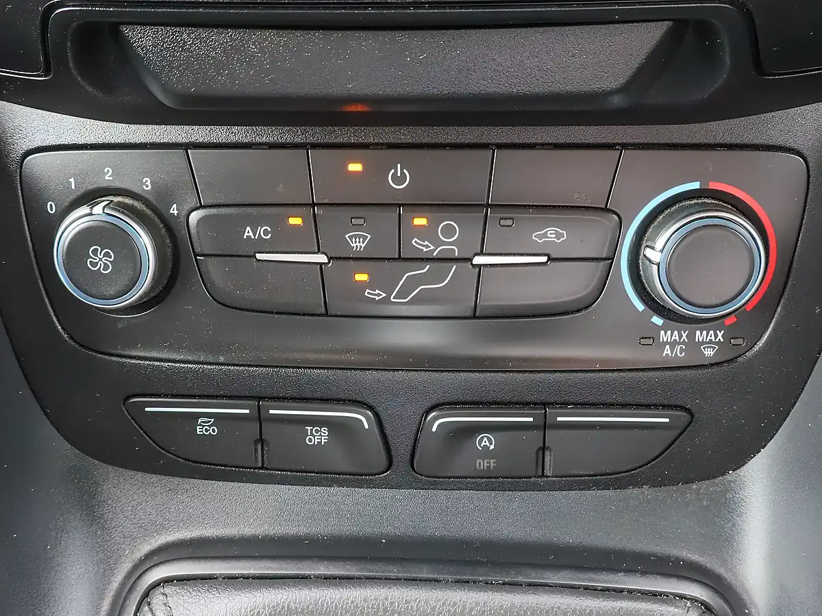 Used 2023 Ford Transit Connect 220 Frozen White - Interior and Exterior details 15