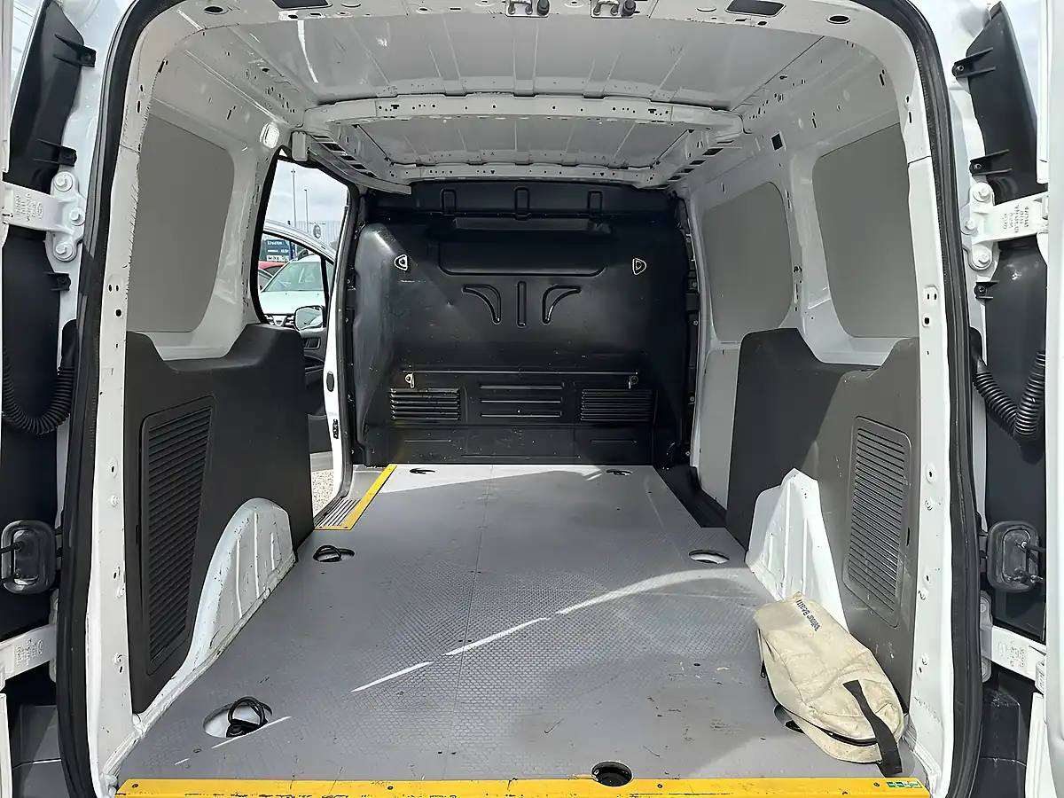 Used 2023 Ford Transit Connect 250 Leader Frozen White (solid Paint) - Interior and Exterior details 17