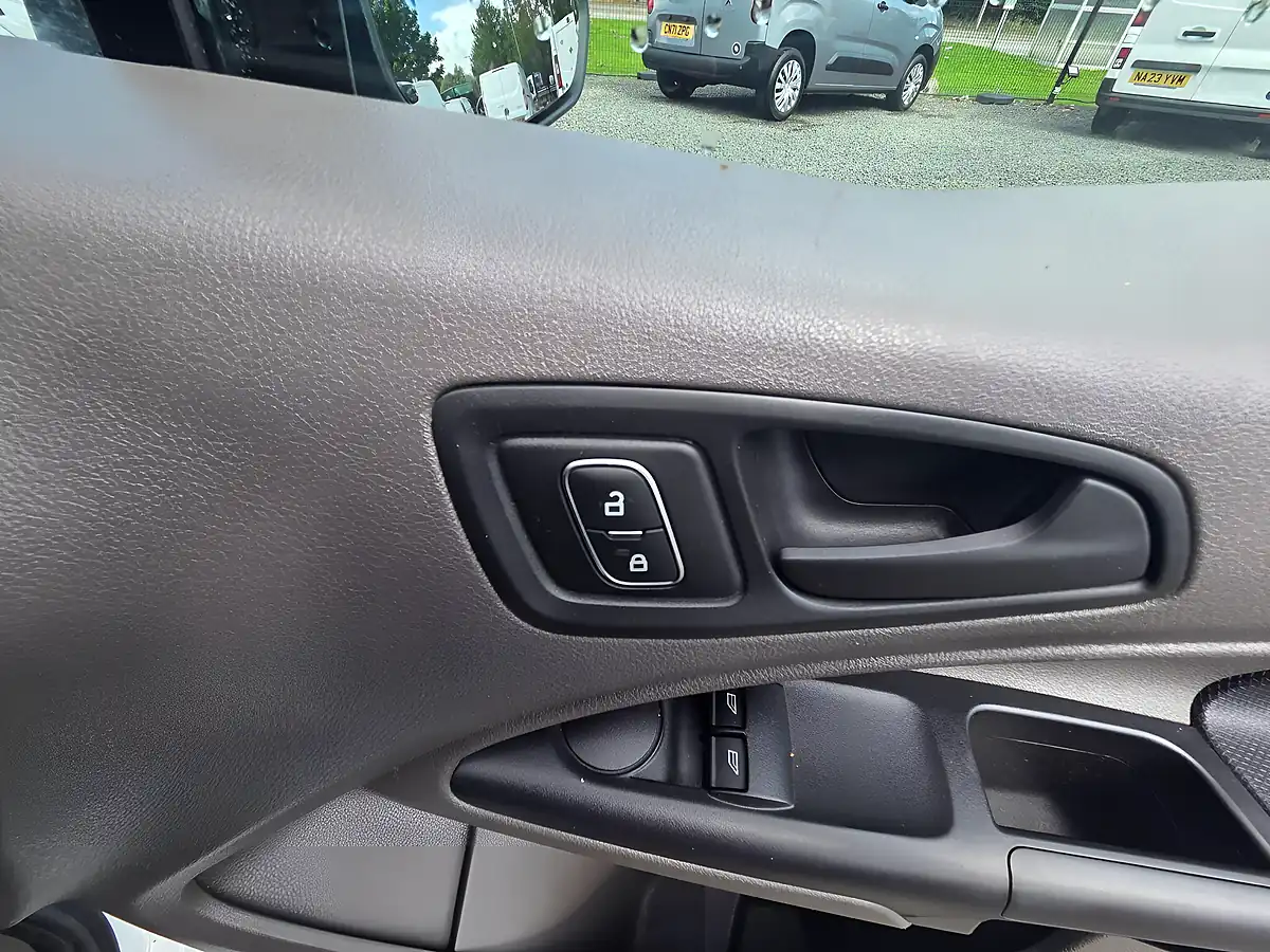 Used 2023 Ford Transit Connect Leader L1 White - Interior and Exterior details 14