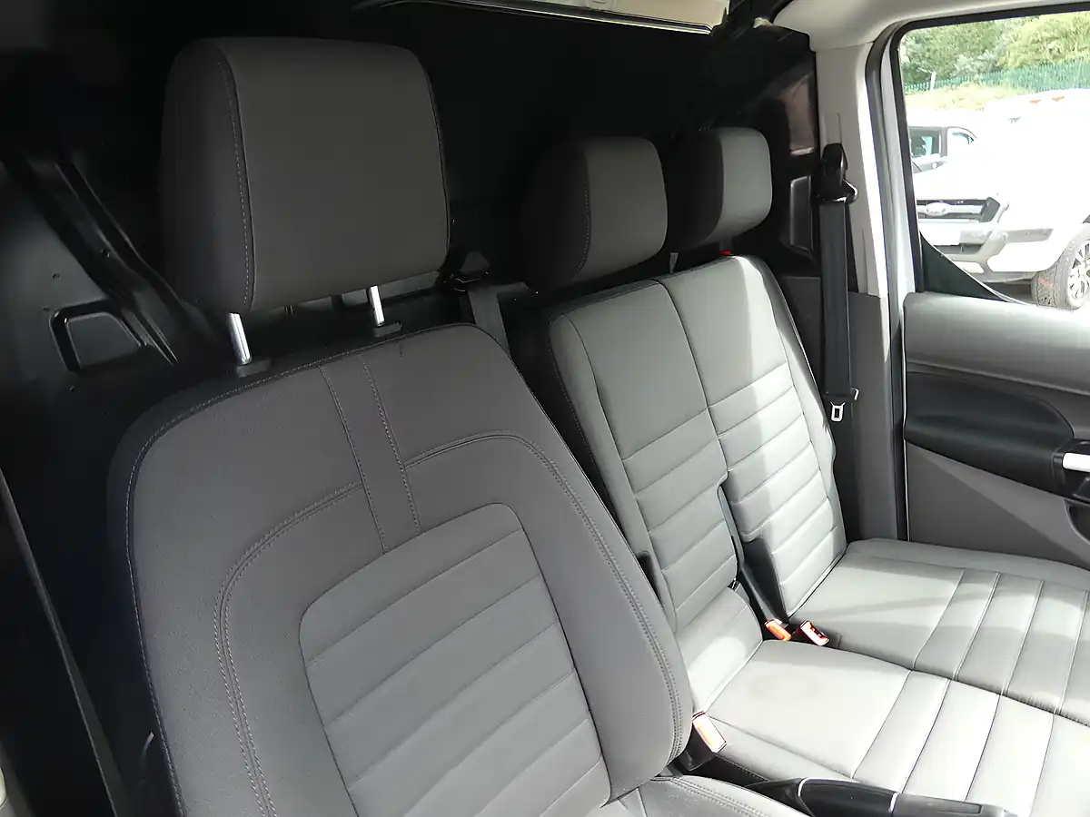 Used 2023 Ford Transit Connect Limited Frozen White - Interior and Exterior details 16