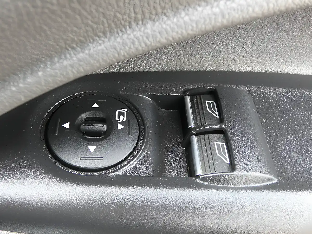 Used 2023 Ford Transit Connect Limited Frozen White - Interior and Exterior details 17