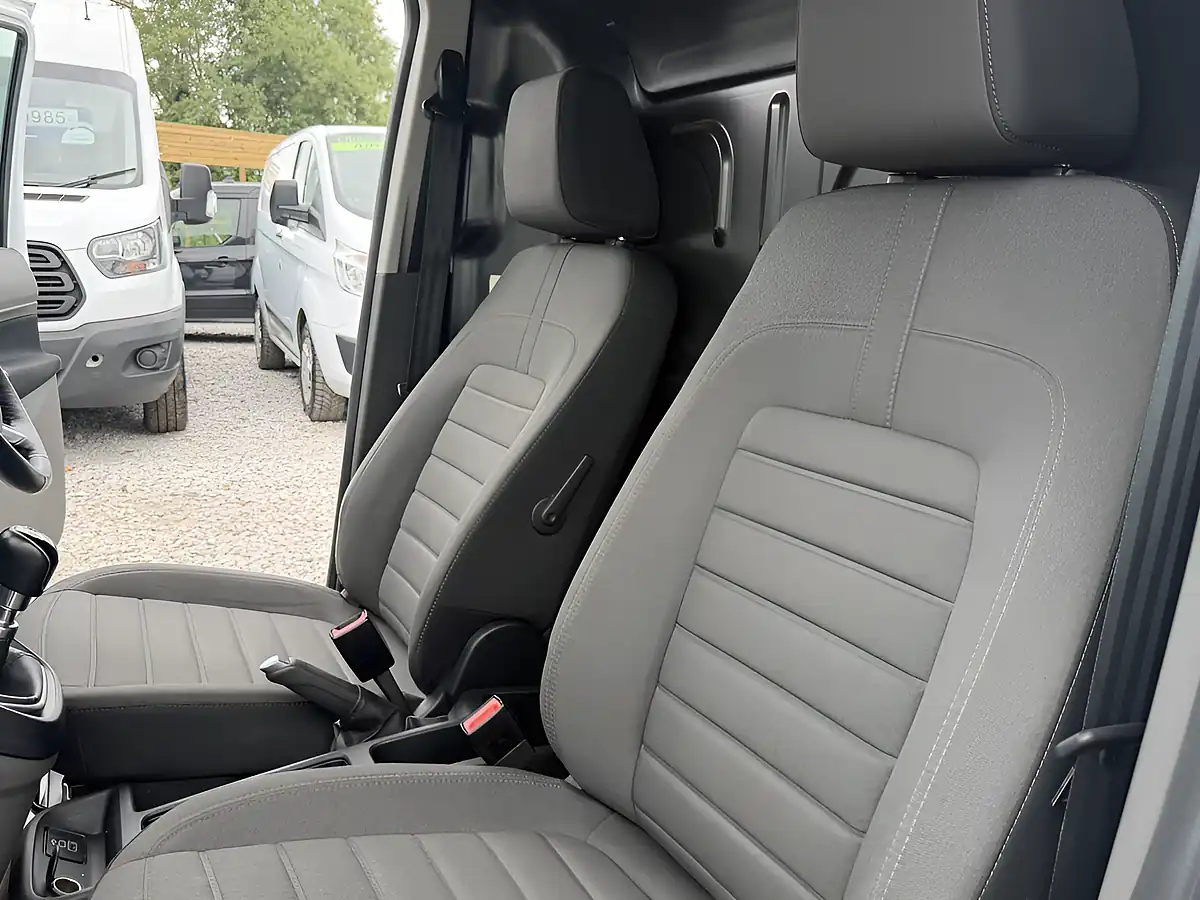 Used 2023 Ford Transit Connect Limited L1 (swb) White - Interior and Exterior details 17