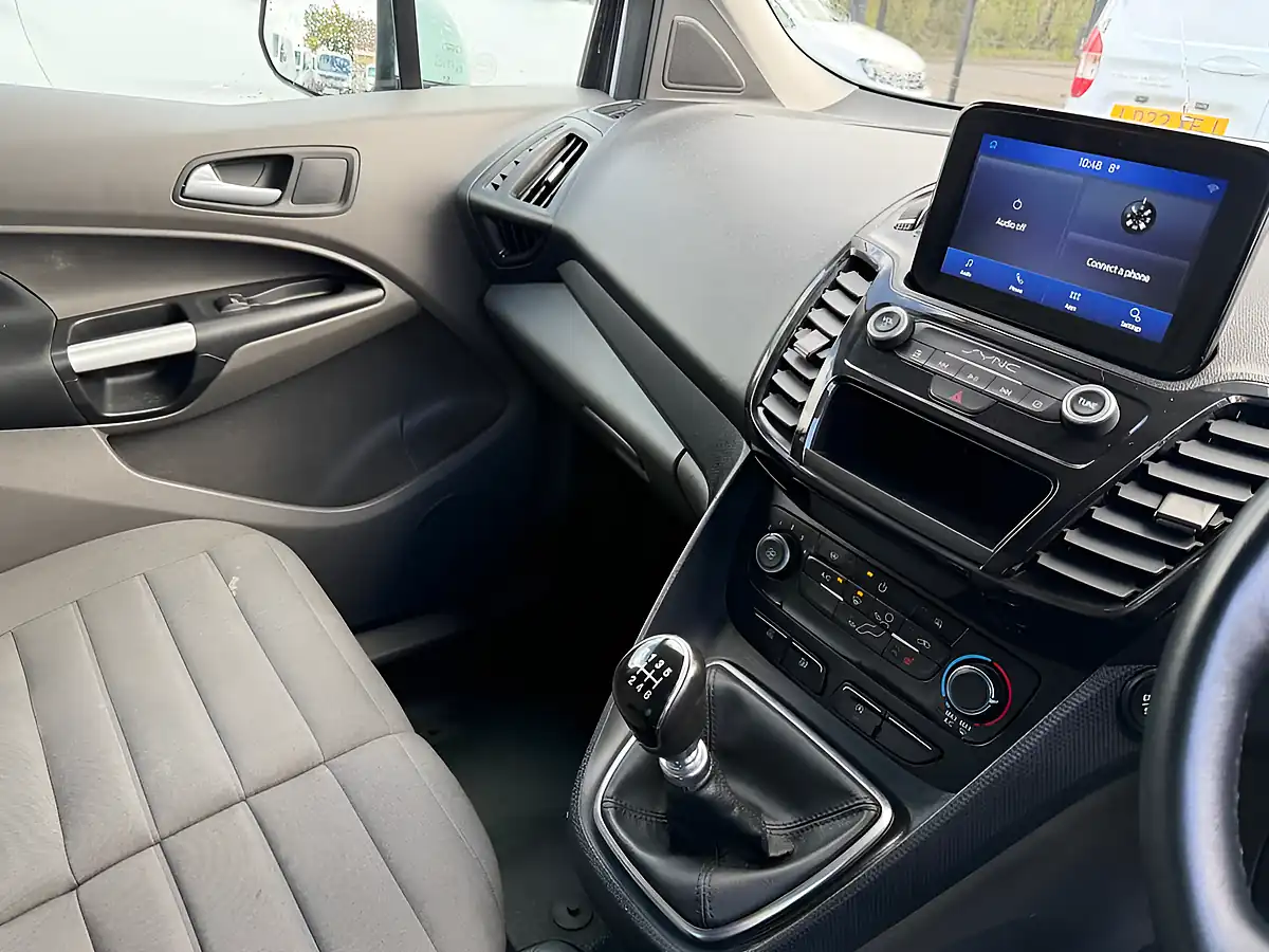 Used 2023 Ford Transit Connect Limited White - Interior and Exterior details 19