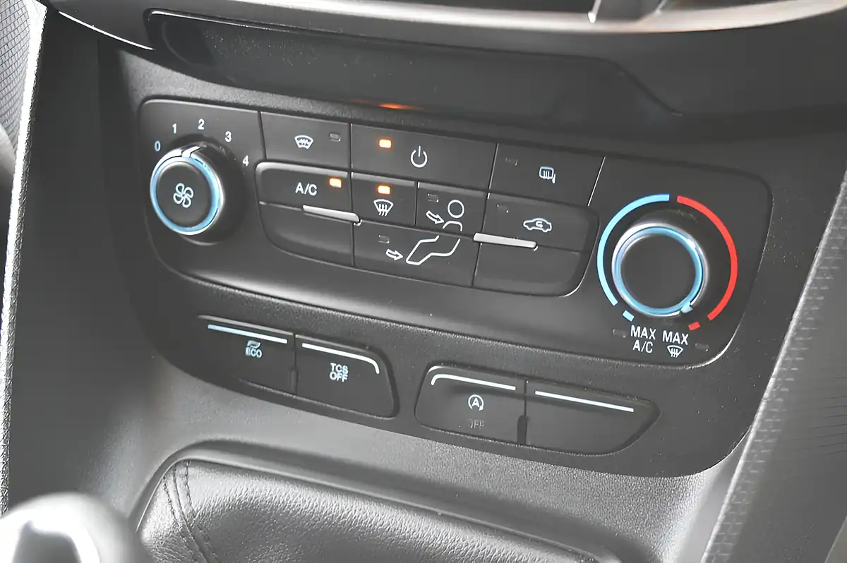 Used 2023 Ford Transit Connect Trend White - Interior and Exterior details 18